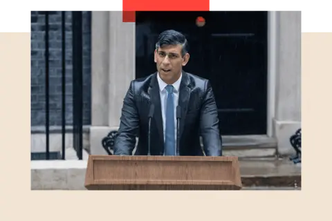 Getty Images Prime Minister Rishi Sunak announces the 2024 UK general election in the rain